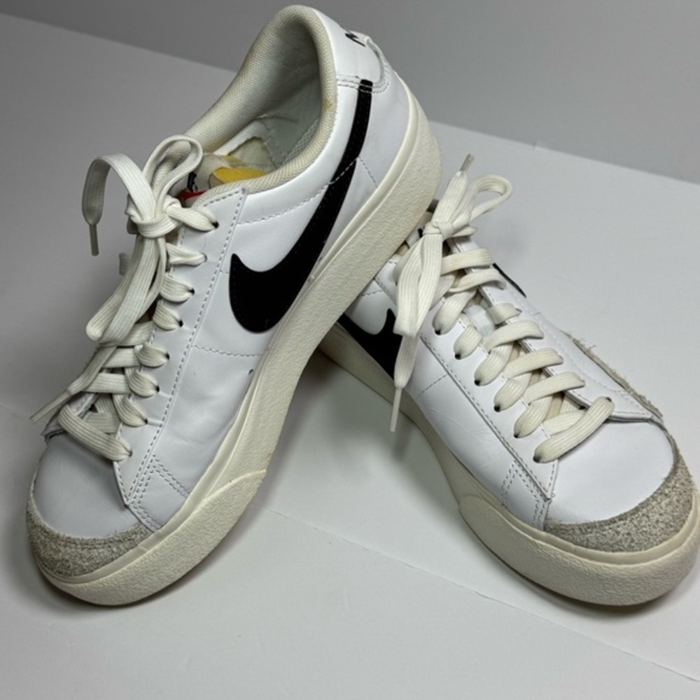 Nike Blazer Classic White and Black Low-Top Sneakers 7.5